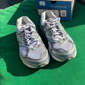 Brooks Running Shoes -Ariel Extra Wide